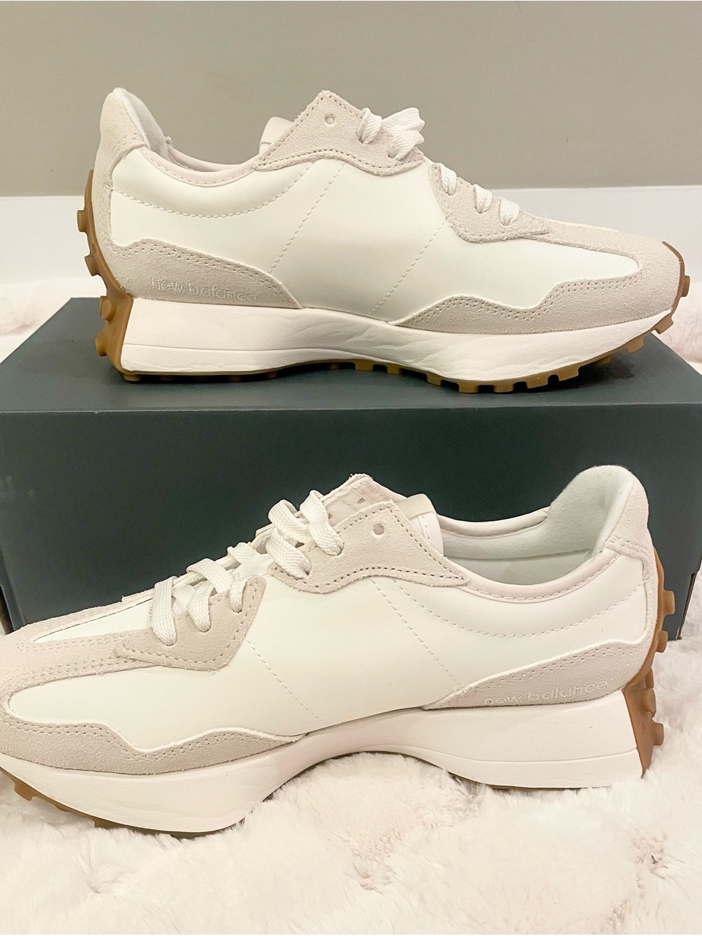 NEW New Balance 327 Linen White Sneakers
Size 7.5 NIB ****SOLD***** - Picture 2 of 7